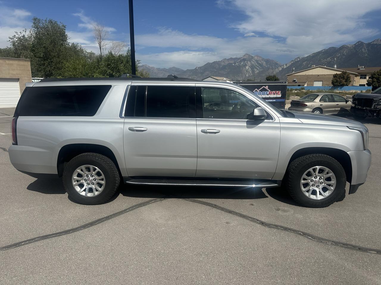 gmc yukon xl 2019 1GKS2GKC0KR319940 image